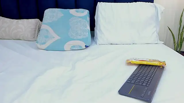 mayaevansmg online show from March 2026 12:10:02 PM