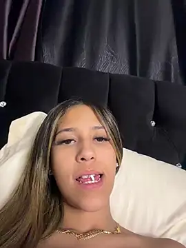 vicky bass  online show from April 2026 01:29:01 AM