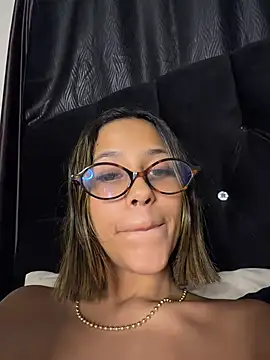 Snapshot of vicky_bass_ chatting on June 2026 03:01:01 AM vicky bass online show from June 2026 03:01:01 AM