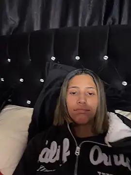 vicky bass  online show from June 2026 11:28:01 PM