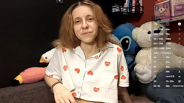 Snapshot of TiaraHenegan chatting on February 2026 07:05:01 AM TiaraHenegan online show from February 2026 07:05:01 AM