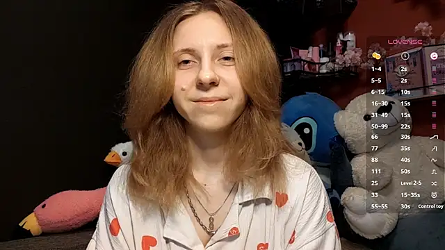 Snapshot of TiaraHenegan chatting on February 2026 07:17:02 AM TiaraHenegan online show from February 2026 07:17:02 AM