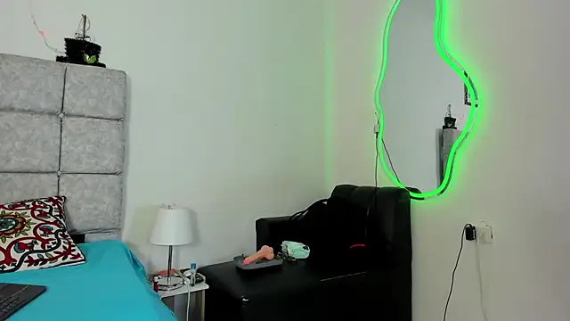 hazel slim online show from January 2026 06:33:01 PM