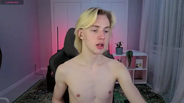lucidangelok1 online show from May 2026 11:13:02 AM
