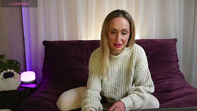 Emely Moon online show from January 2026 10:35:02 PM