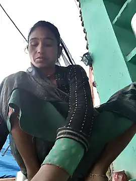 lodhi8080 online show from February 2026 01:28:01 AM