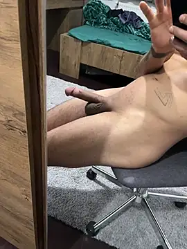 Snapshot of alexandrxlxx chatting on April 2026 12:39:01 AM alexandrxlxx online show from April 2026 12:39:01 AM