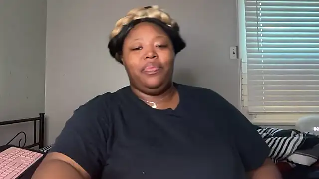 Chocolatebunnyxx96 online show from April 2026 12:22:02 PM