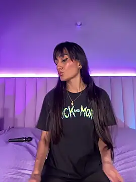 Denightjones online show from April 2026 03:43:02 AM