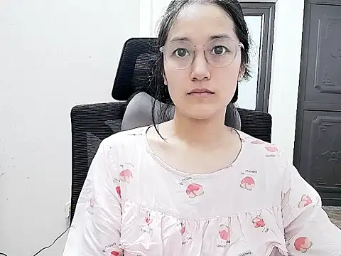 Shulee- online show from April 2026 02:51:01 AM