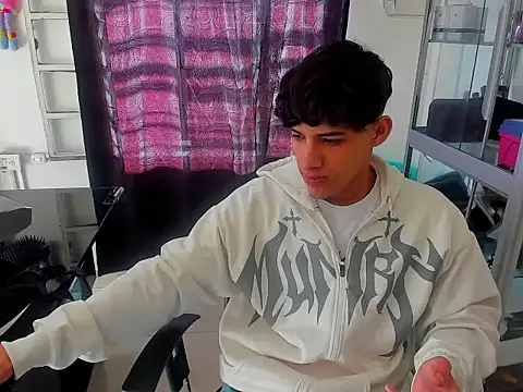 Snapshot of MaxStar26 chatting on January 2026 01:38:01 PM MaxStar26 online show from January 2026 01:38:01 PM