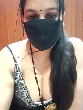 Snapshot of 01Roshani chatting on May 2026 07:06:01 PM 01Roshani online show from May 2026 07:06:01 PM