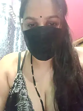 Snapshot of 01Roshani chatting on June 2026 06:35:01 PM 01Roshani online show from June 2026 06:35:01 PM