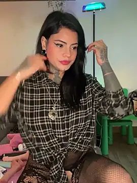 Snapshot of ReynaTatty chatting on April 2026 08:27:01 AM ReynaTatty online show from April 2026 08:27:01 AM