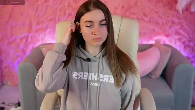 AlexaFleur online show from April 2026 07:33:02 PM