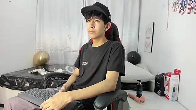 julian xx online show from May 2026 06:27:02 PM
