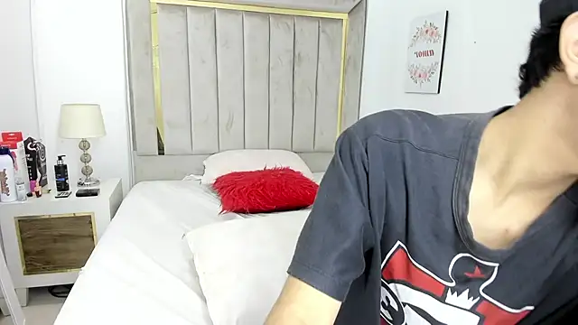 julian xx online show from January 2026 07:29:01 PM