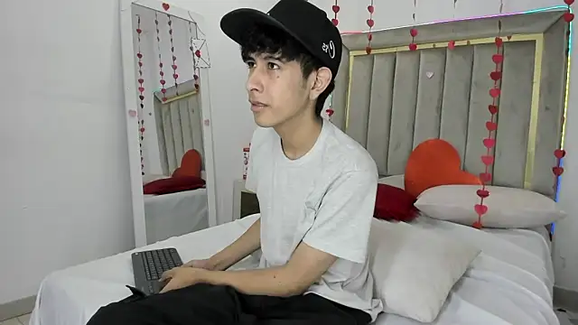 julian xx online show from February 2026 07:54:01 PM