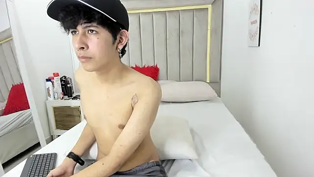 julian xx online show from January 2026 07:51:02 PM