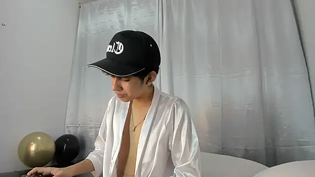julian xx online show from May 2026 06:56:02 PM