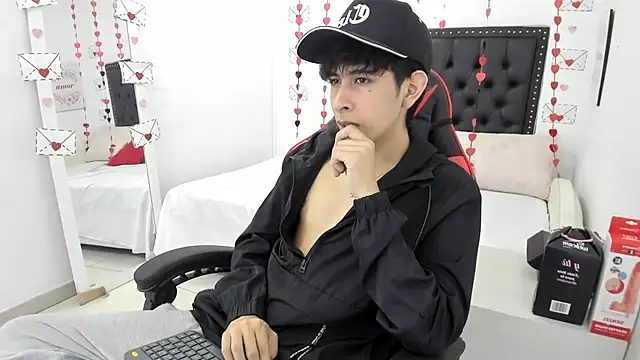 julian xx online show from February 2026 08:10:02 PM