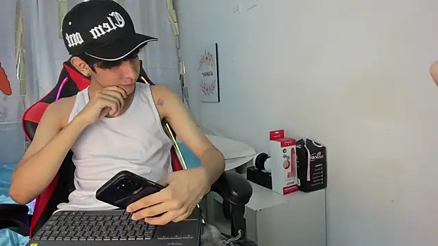 julian xx online show from April 2026 07:26:02 PM