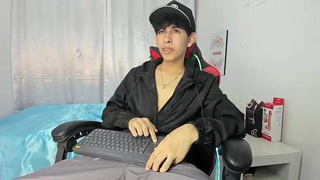 julian xx online show from May 2026 07:08:02 PM