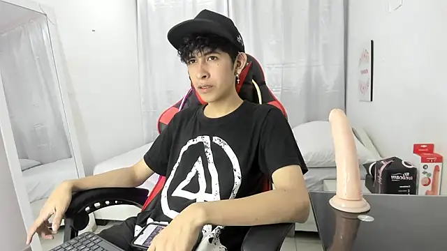 julian xx online show from March 2026 08:11:01 PM