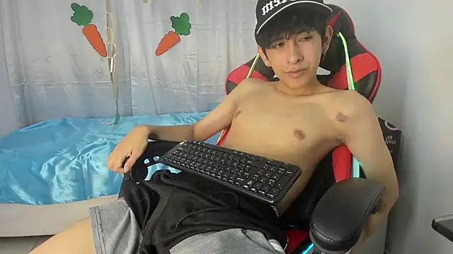 julian xx online show from April 2026 07:10:02 PM