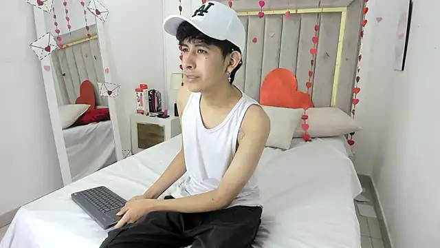 julian xx online show from February 2026 07:47:01 PM