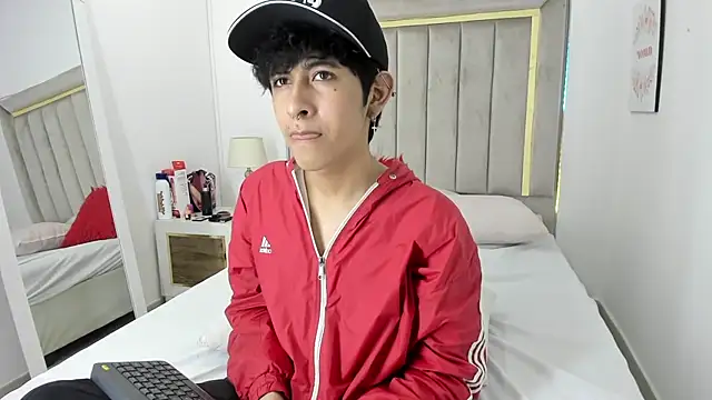 julian xx online show from January 2026 07:17:01 PM