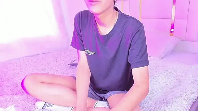 julian xx online show from June 2026 07:52:02 PM