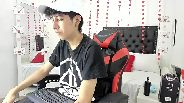 julian xx online show from February 2026 09:04:02 PM