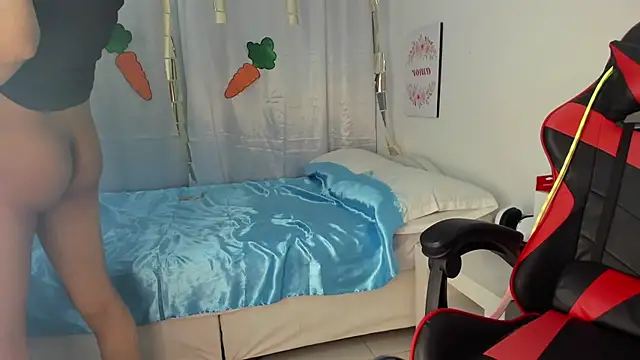 julian xx online show from April 2026 07:04:01 PM