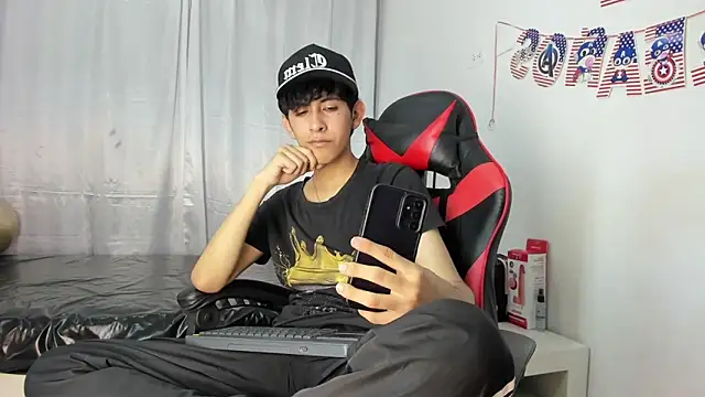 julian xx online show from May 2026 08:07:02 PM