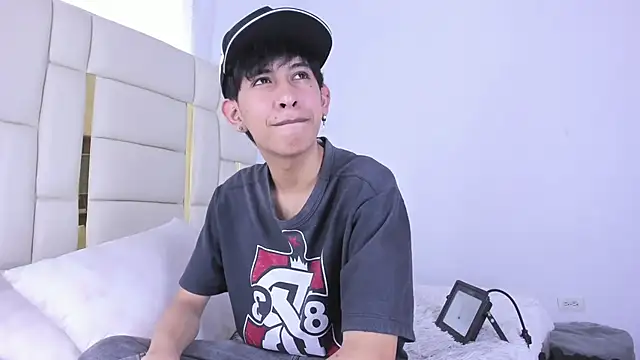 julian xx online show from July 2026 07:54:02 PM