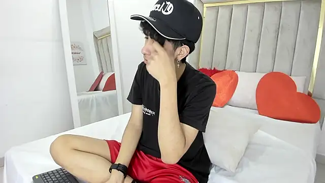 julian xx online show from February 2026 07:45:01 PM