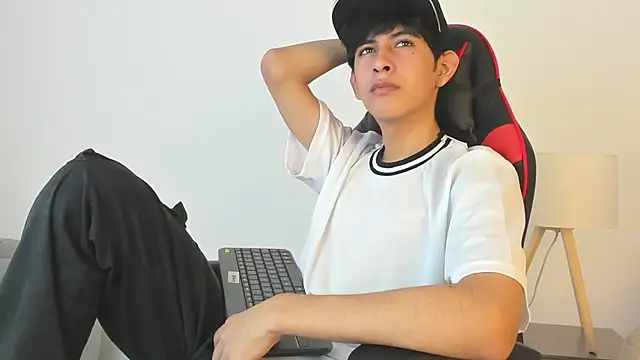 julian xx online show from May 2026 06:49:01 PM