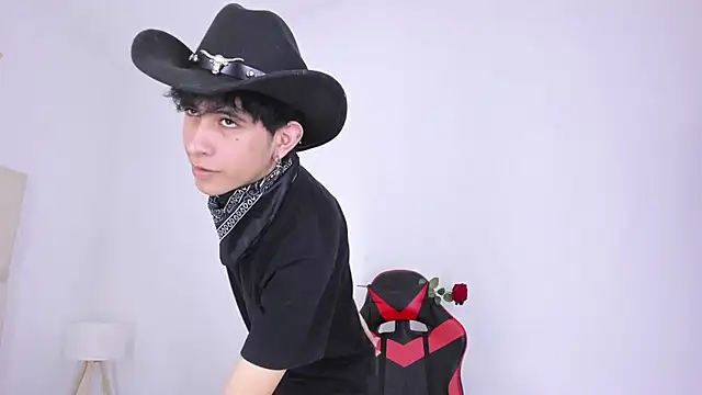 julian xx online show from July 2026 07:11:02 PM