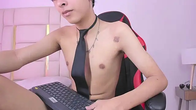 julian xx online show from June 2026 07:33:01 PM