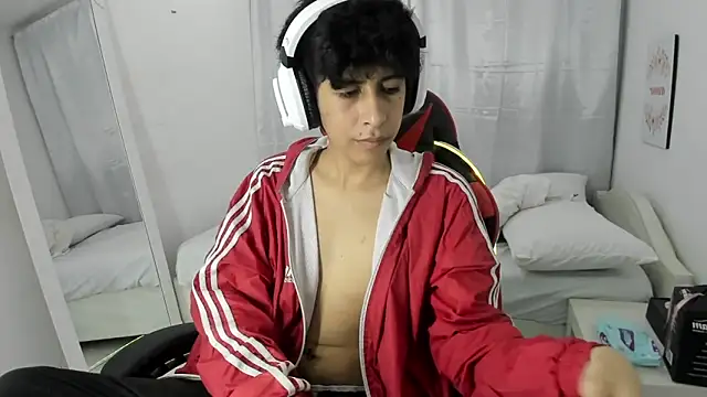 julian xx online show from March 2026 07:19:02 PM