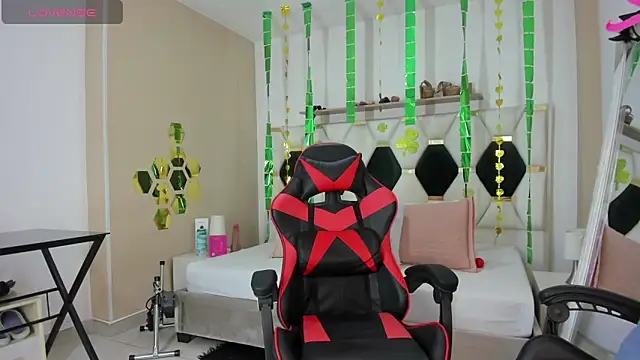 julian xx online show from March 2026 07:31:02 PM