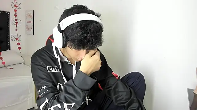 julian xx online show from February 2026 07:35:02 PM