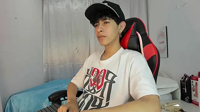 julian xx online show from April 2026 07:09:02 PM