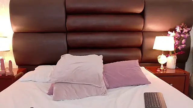 CintiaHolms online show from March 2026 02:04:02 AM