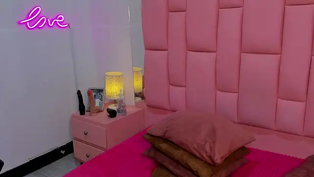 Snapshot of AgatthaRose chatting on February 2026 07:31:01 PM AgatthaRose online show from February 2026 07:31:01 PM