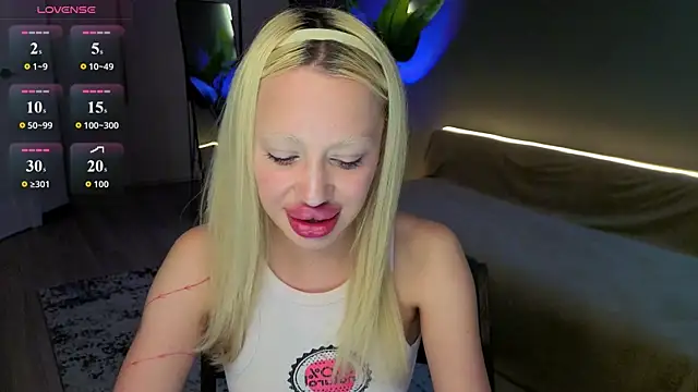 Snapshot of Luna_Beverly chatting on June 2026 08:36:02 PM Luna Beverly online show from June 2026 08:36:02 PM