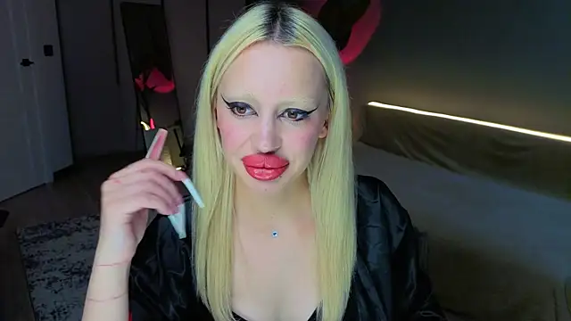 Snapshot of Luna_Beverly chatting on July 2026 08:37:01 PM Luna Beverly online show from July 2026 08:37:01 PM