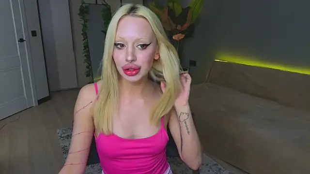 Luna Beverly online show from April 2026 08:26:01 PM