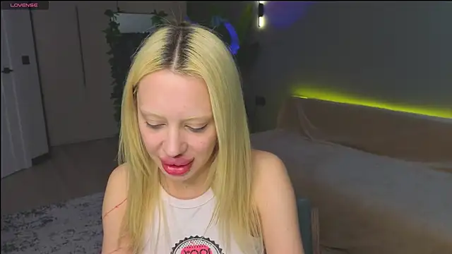 Luna Beverly online show from May 2026 05:38:02 PM